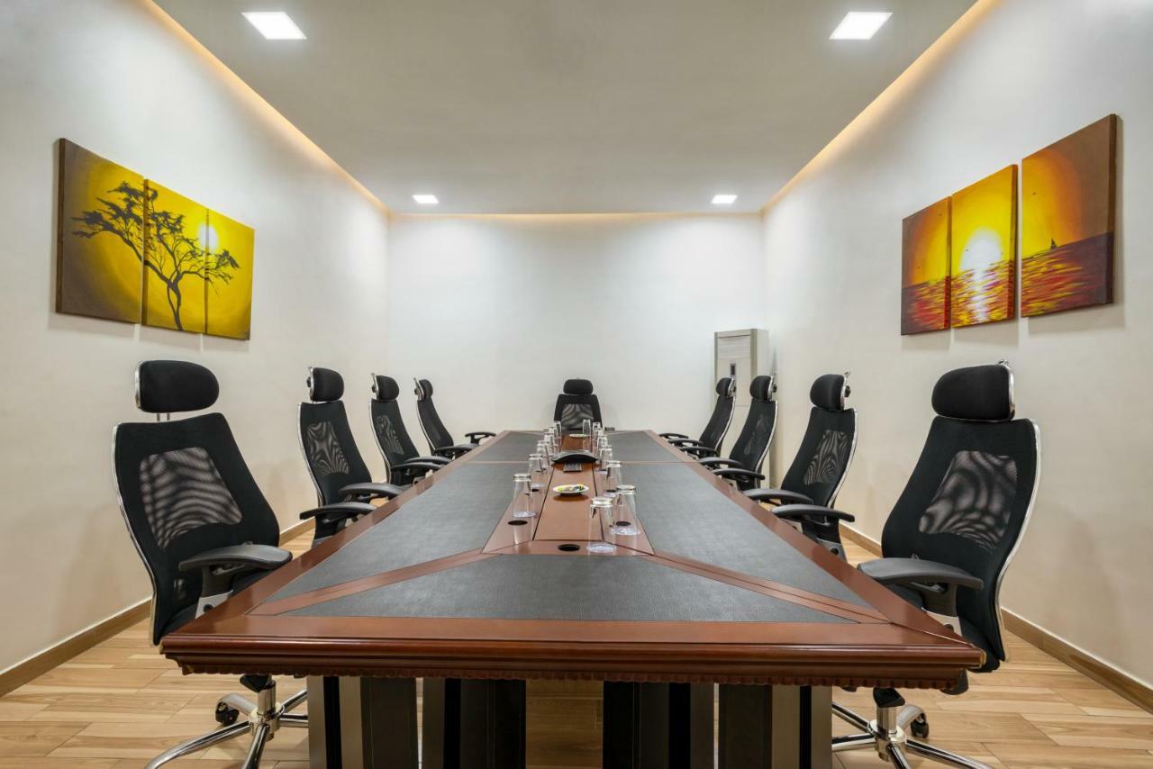 Hawthorn Suites By Wyndham Abuja Esterno foto