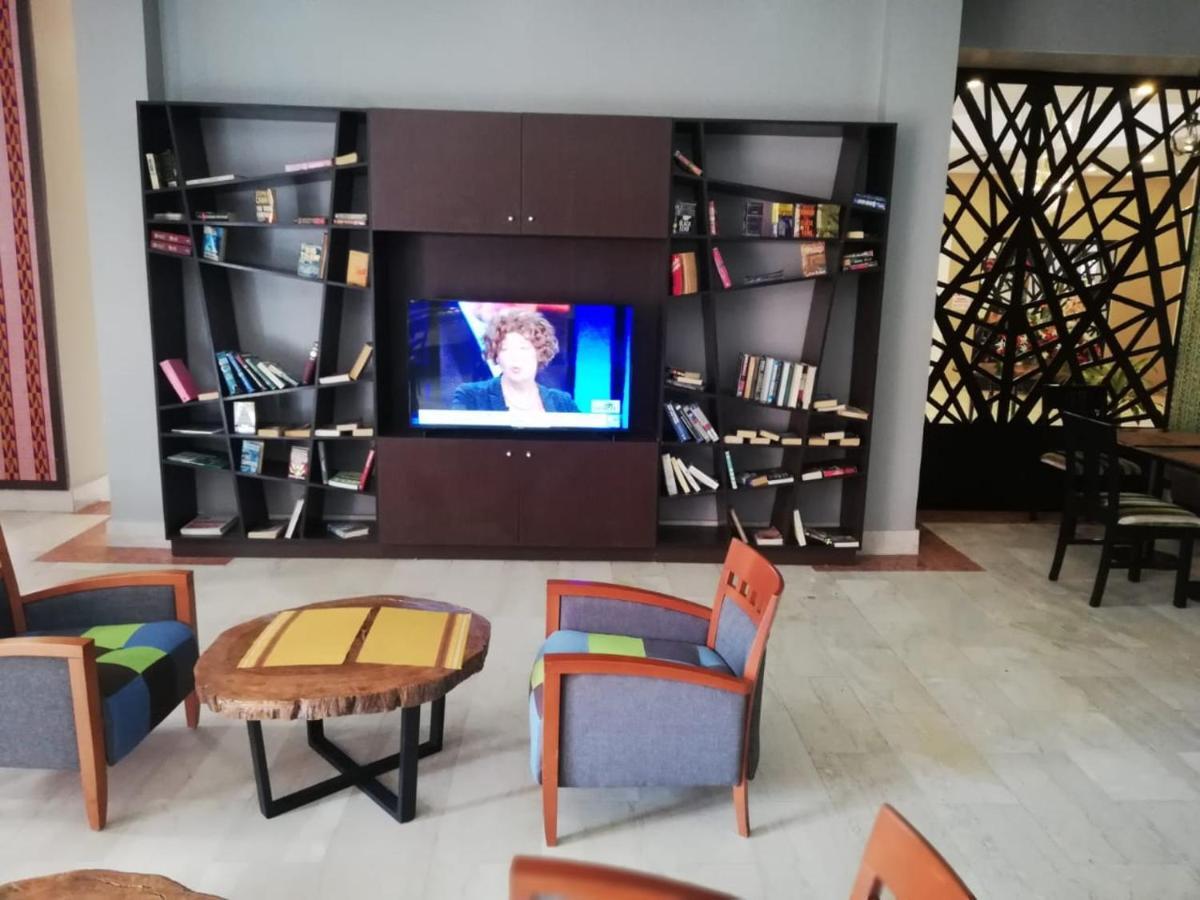 Hawthorn Suites By Wyndham Abuja Esterno foto